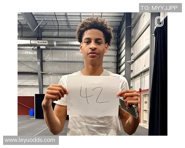 基扬安东尼父子相似2025届球员潜力巨大或能进NBA